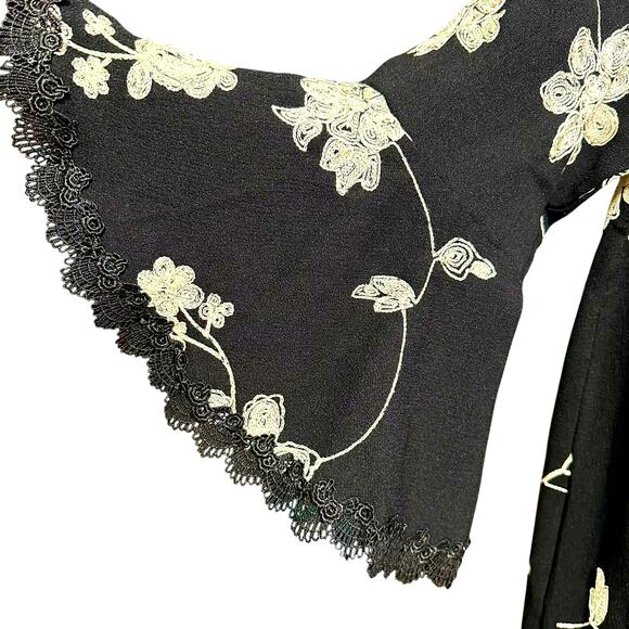 Sassybling Boutique Shift Dress Black with Ivory Embroidery Size Small - Picture 2 of 6